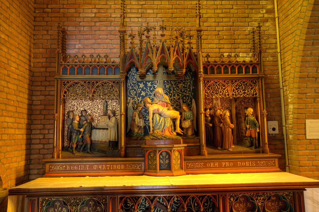 hdr Martelaren van Gorcum den briel brielle kerkfotografie religie religion kerk watergeuzen 1572 Martelveld Ciborium kathedraal rooms katholiek bedevaartkerk heiligdom